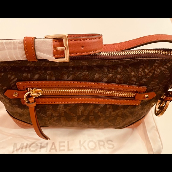 MK Fallon Medium Shoulder Bag - Picture 4 of 4